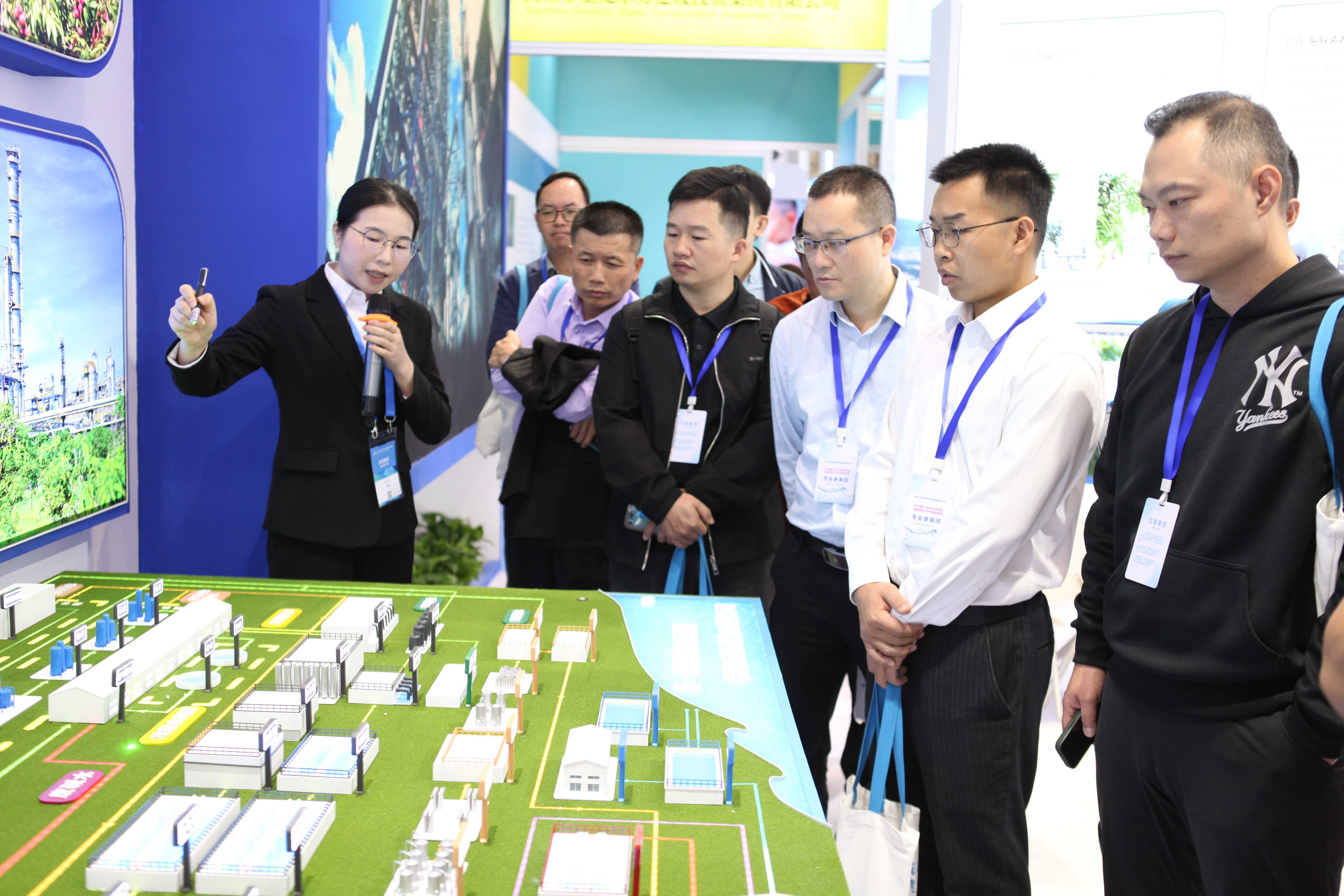 參觀茂名石化展位